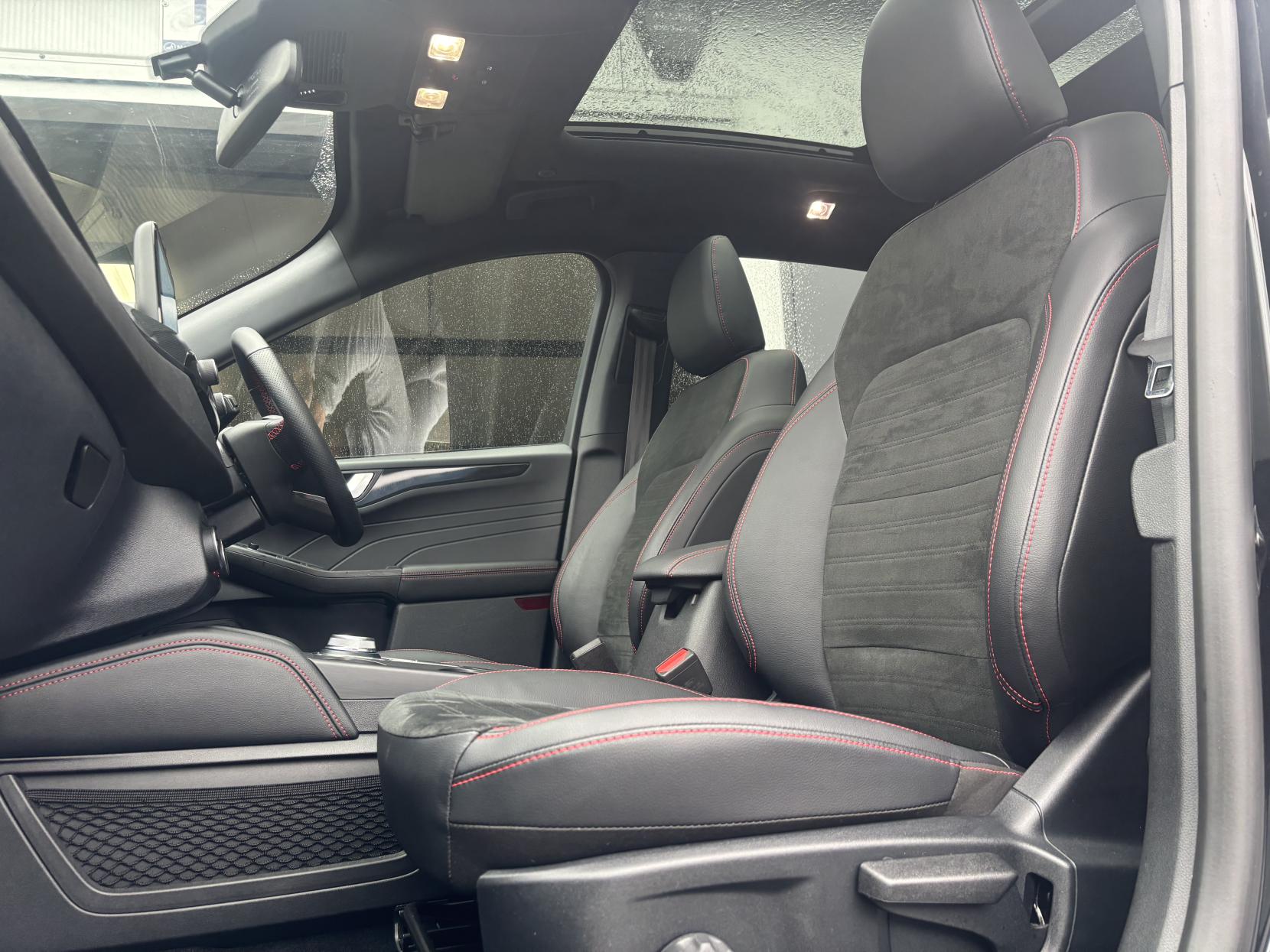 Ford Kuga 2.5h Duratec Black Package Edition SUV 5dr Petrol Hybrid CVT Euro 6 (s/s) (190 ps)