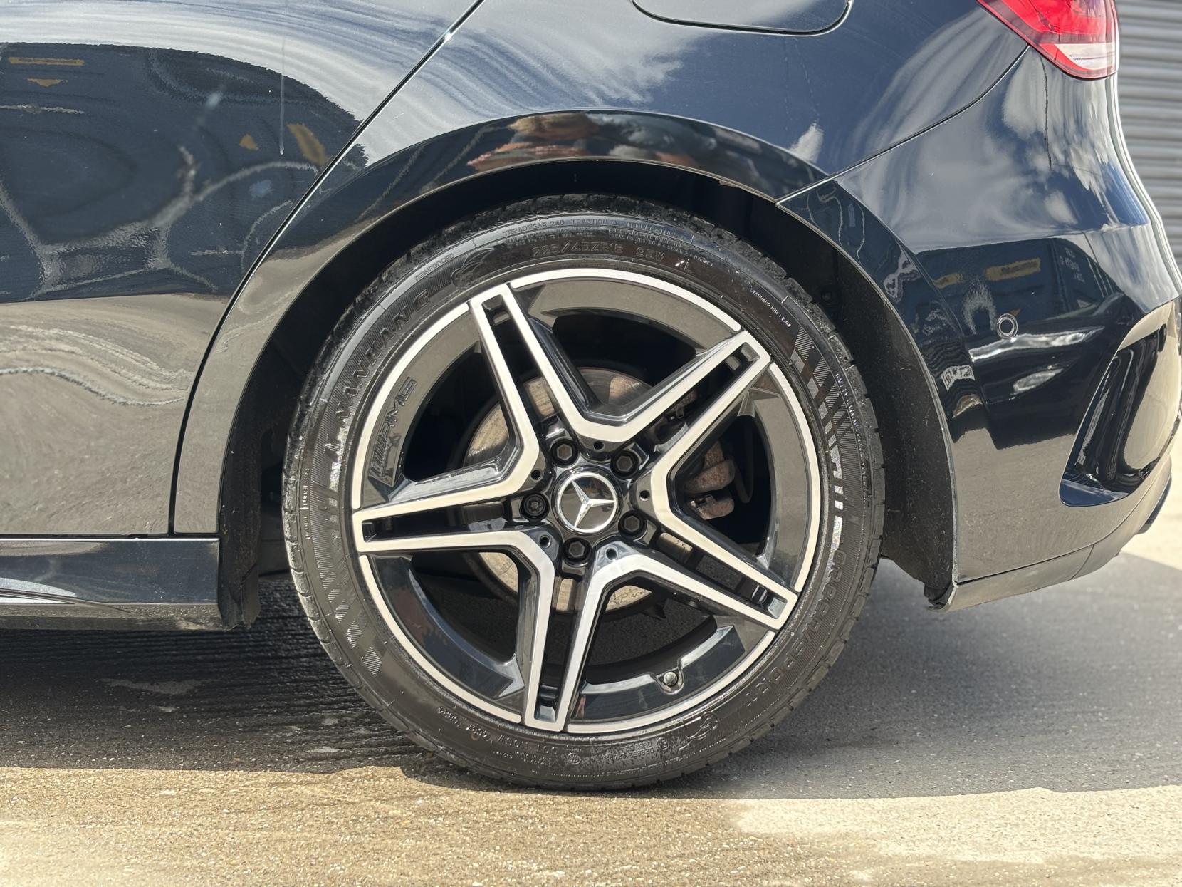 Mercedes-Benz A Class 2.0 A180d AMG Line Edition (Premium Plus) Hatchback 5dr Diesel 8G-DCT Euro 6 (s/s) (116 ps)