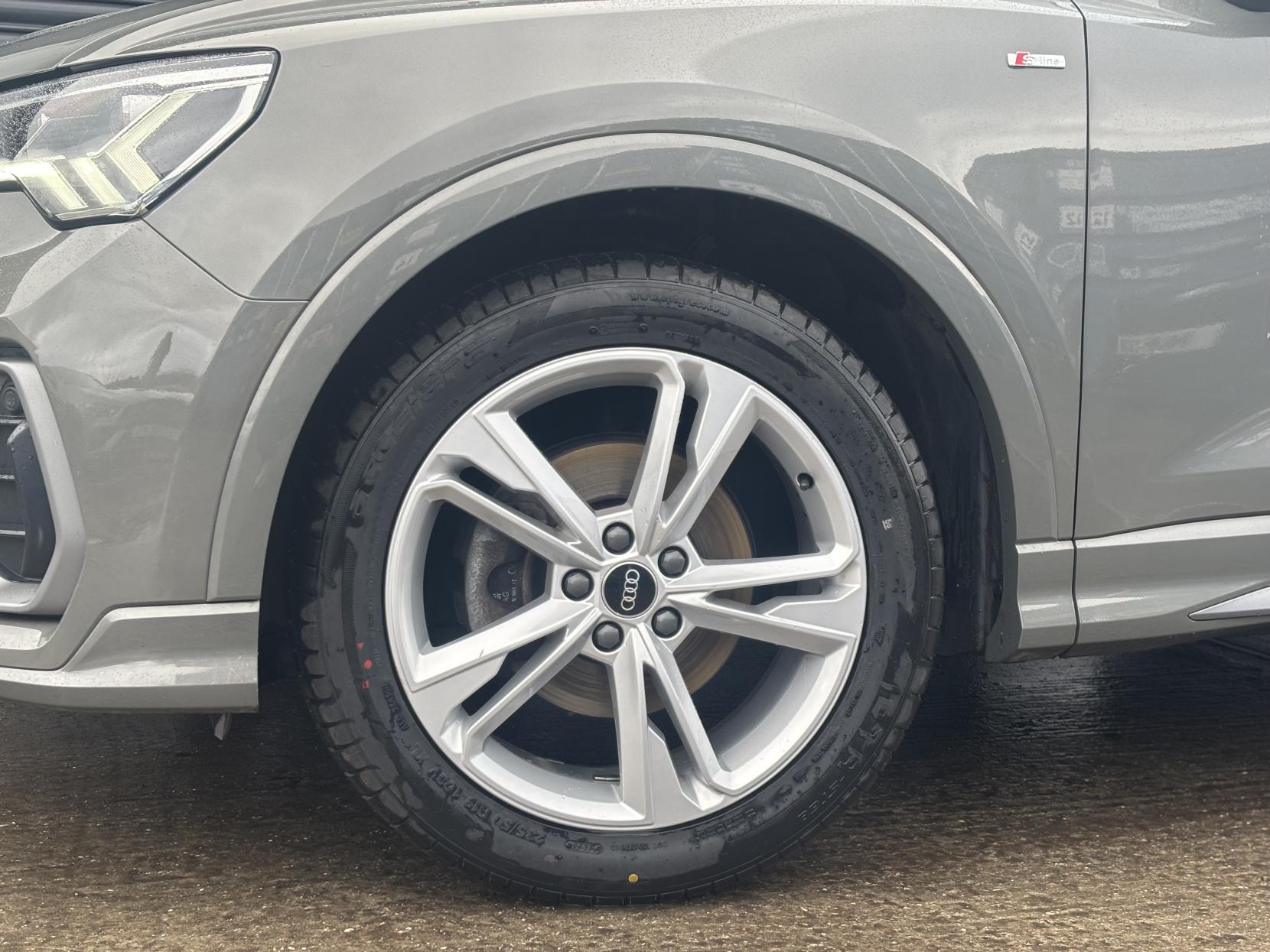 Audi Q3 1.5 TFSI CoD 35 S line SUV 5dr Petrol S Tronic Euro 6 (s/s) (150 ps)