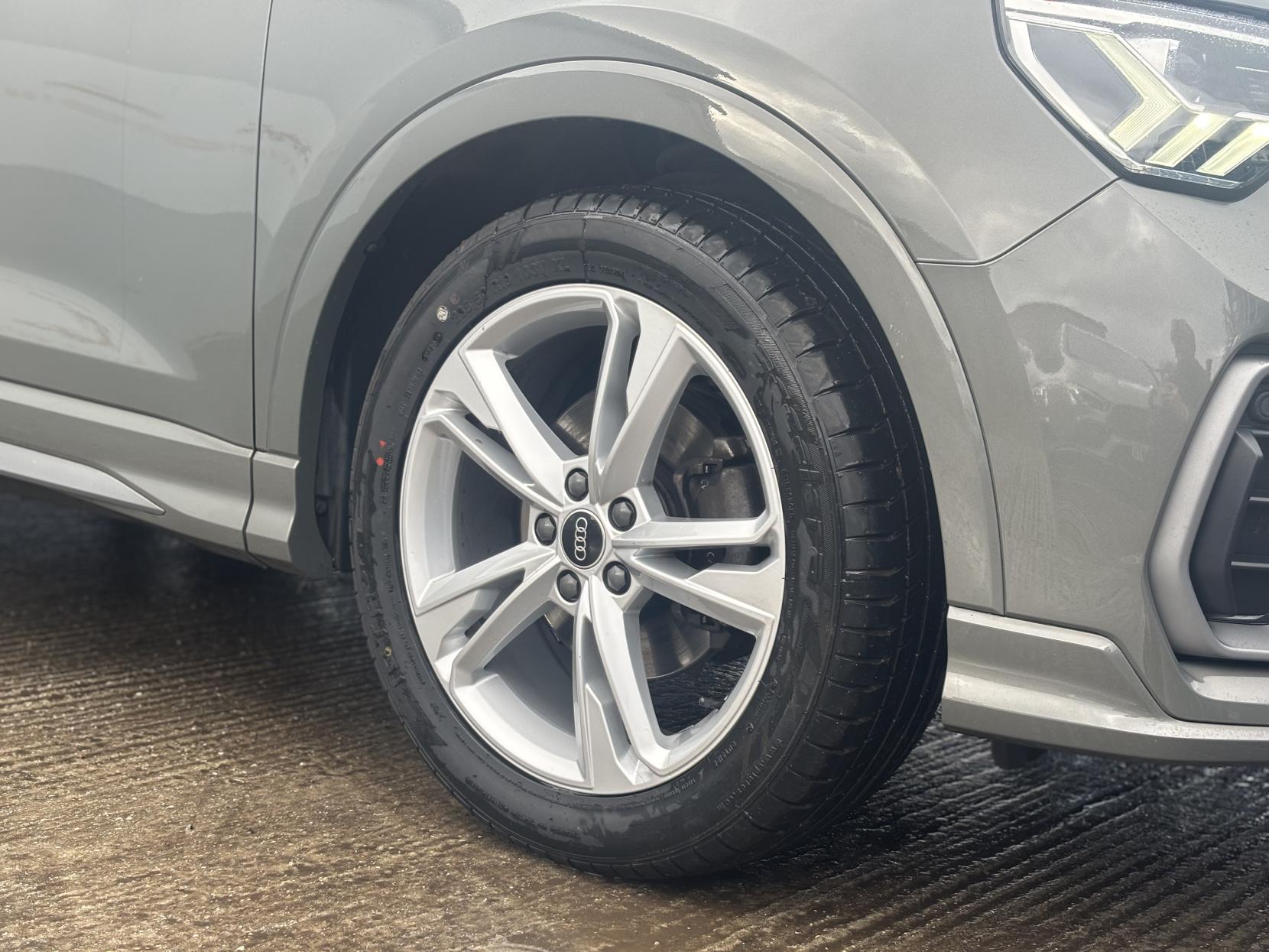 Audi Q3 1.5 TFSI CoD 35 S line SUV 5dr Petrol S Tronic Euro 6 (s/s) (150 ps)