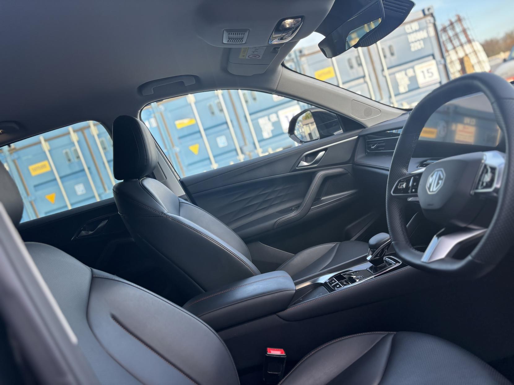 MG MG HS 1.5 T-GDI Trophy SUV 5dr Petrol DCT Euro 6 (s/s) (169 ps)