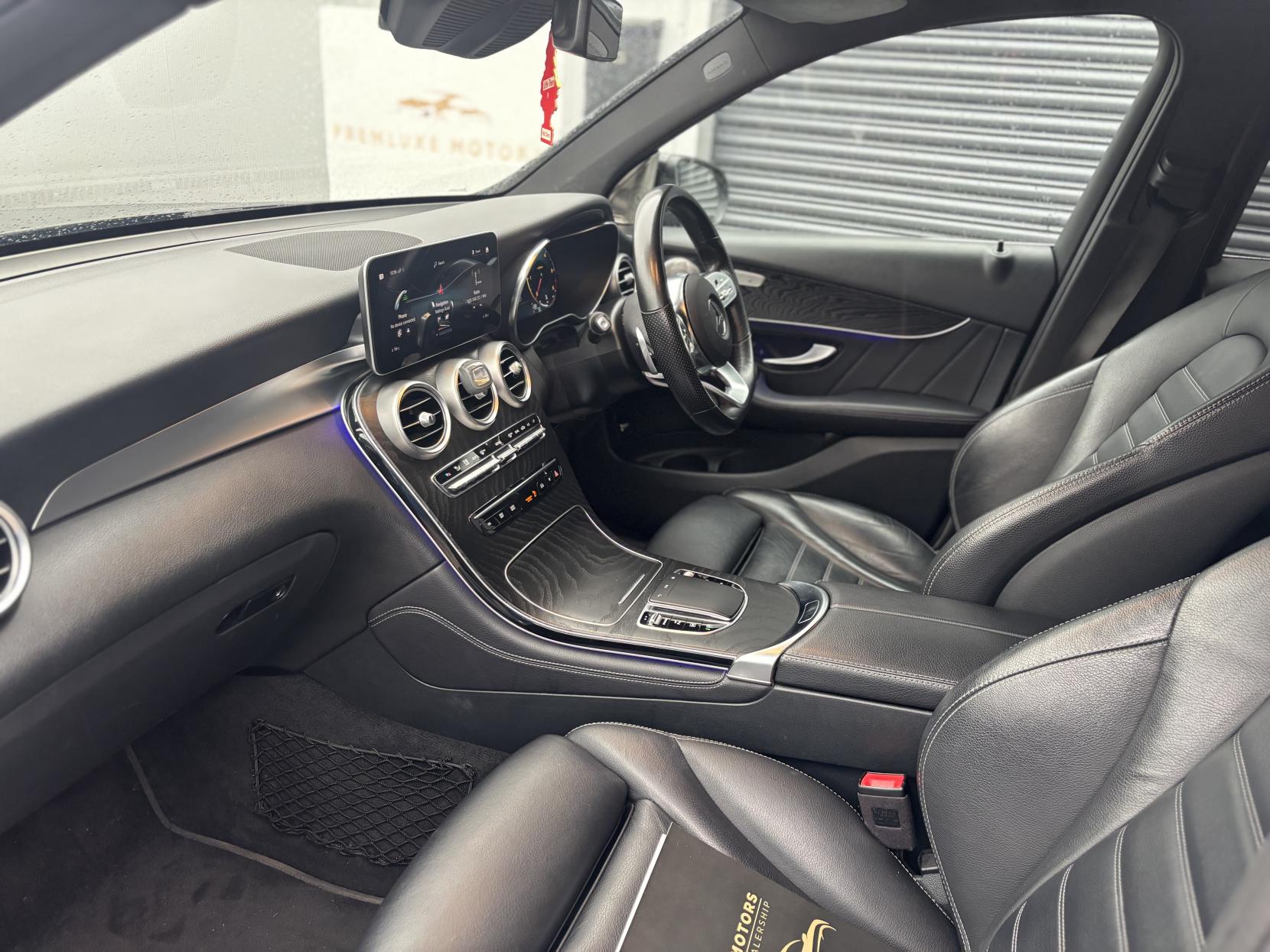 Mercedes-Benz GLC 2.0 GLC300d AMG Line (Premium) SUV 5dr Diesel G-Tronic+ 4MATIC Euro 6 (s/s) (245 ps)