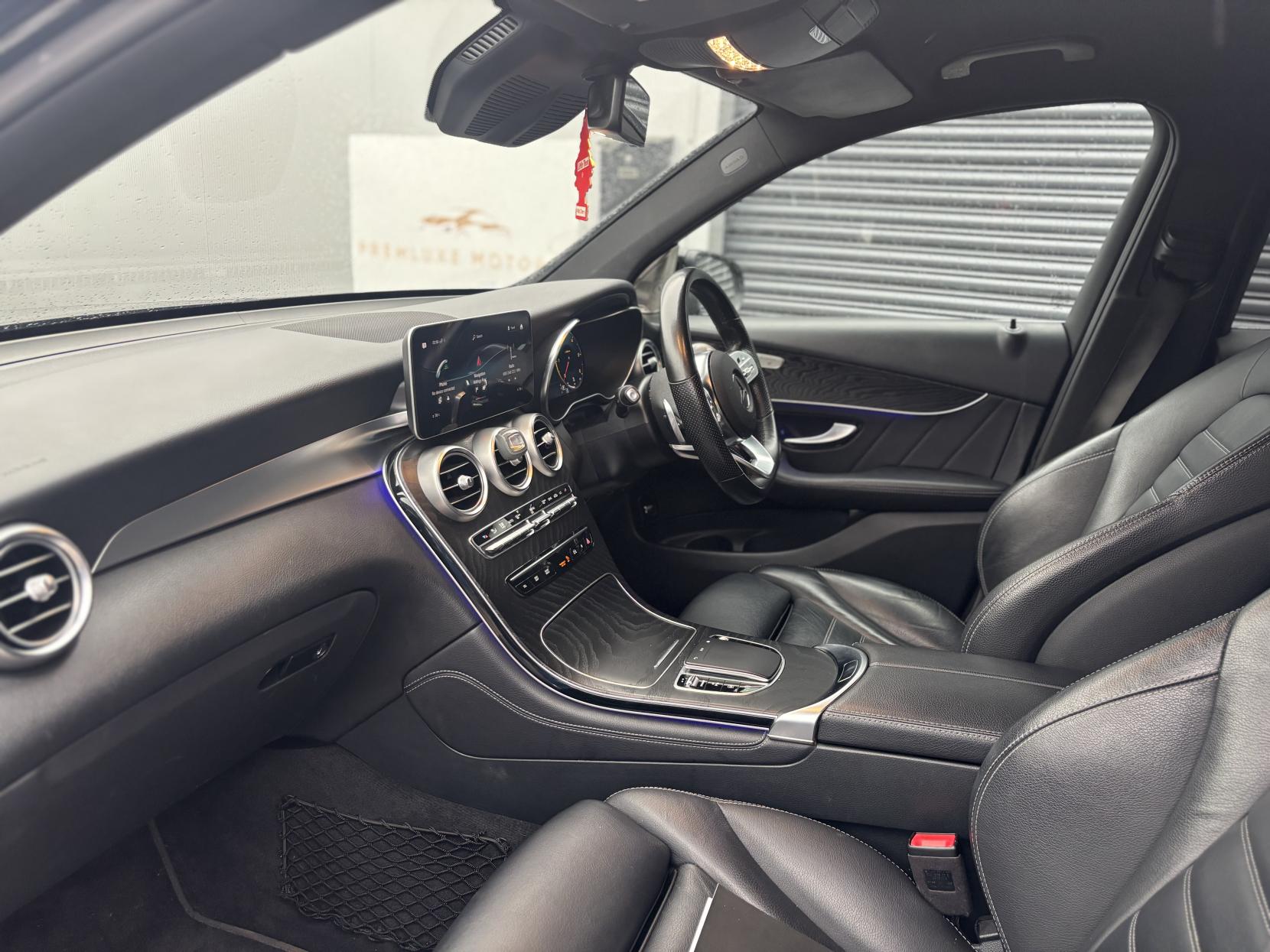 Mercedes-Benz GLC 2.0 GLC300d AMG Line (Premium) SUV 5dr Diesel G-Tronic+ 4MATIC Euro 6 (s/s) (245 ps)