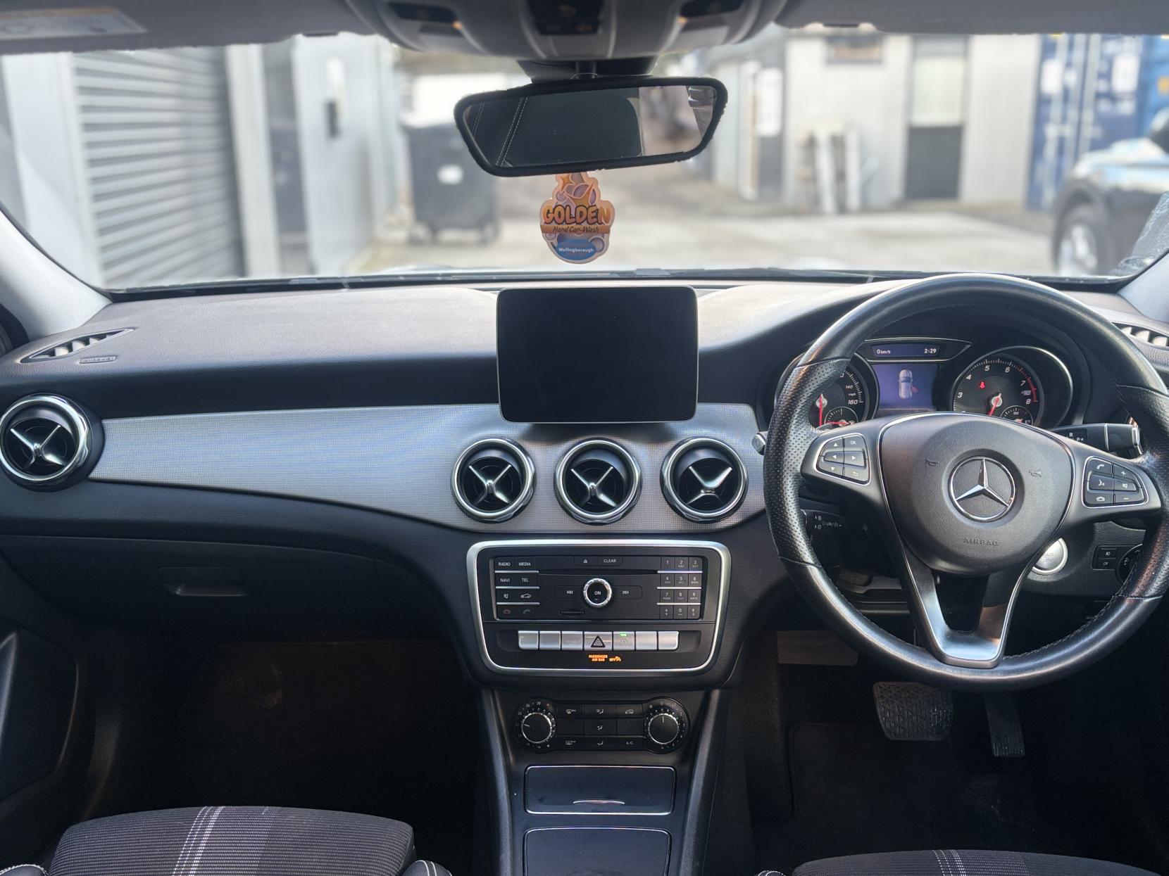 Mercedes-Benz GLA 1.6 GLA180 GPF Urban Edition SUV 5dr Petrol 7G-DCT Euro 6 (s/s) (122 ps)