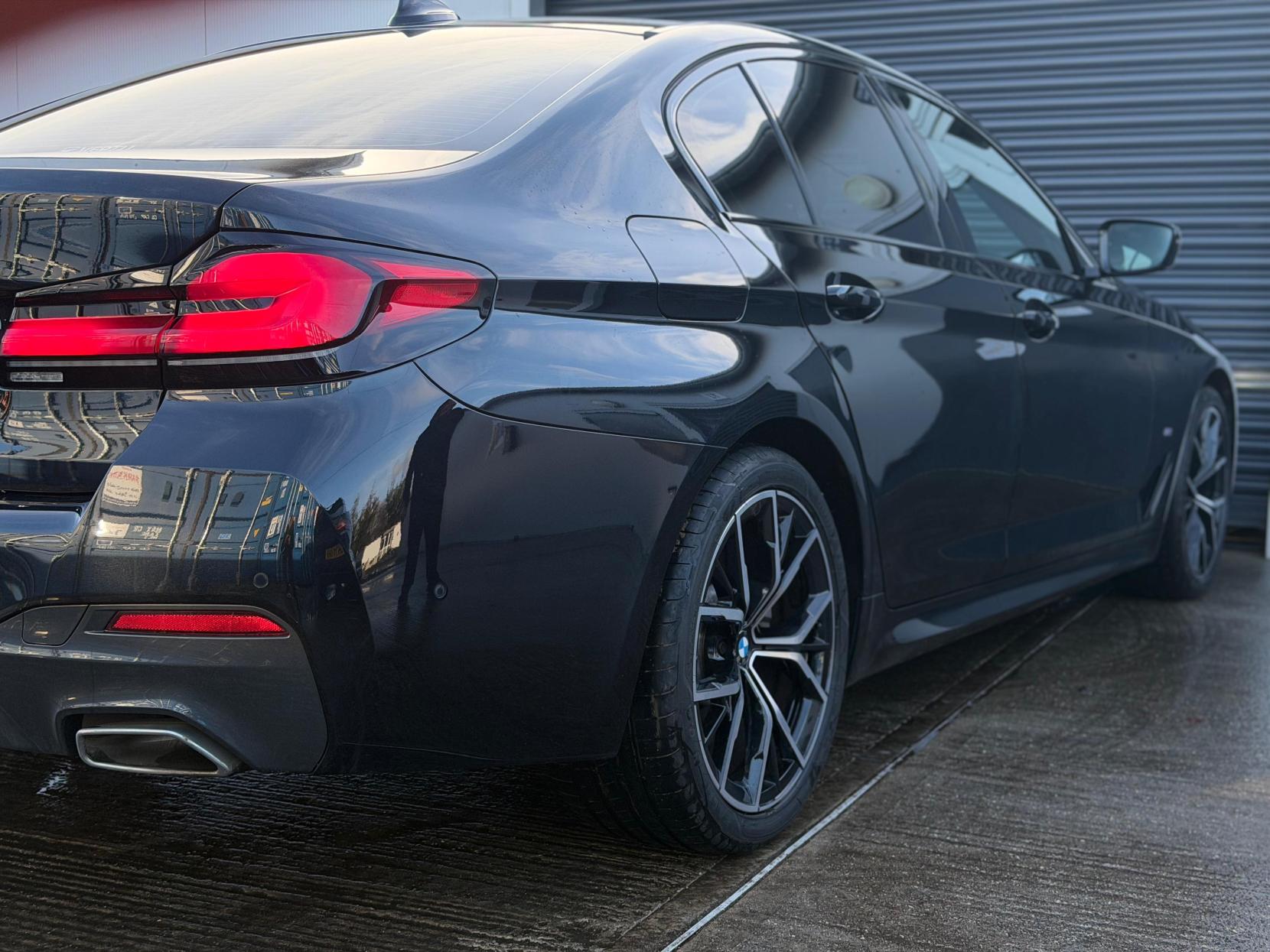 BMW 5 Series 2.0 520i MHT M Sport Saloon 4dr Petrol Hybrid Steptronic Euro 6 (s/s) (184 ps)