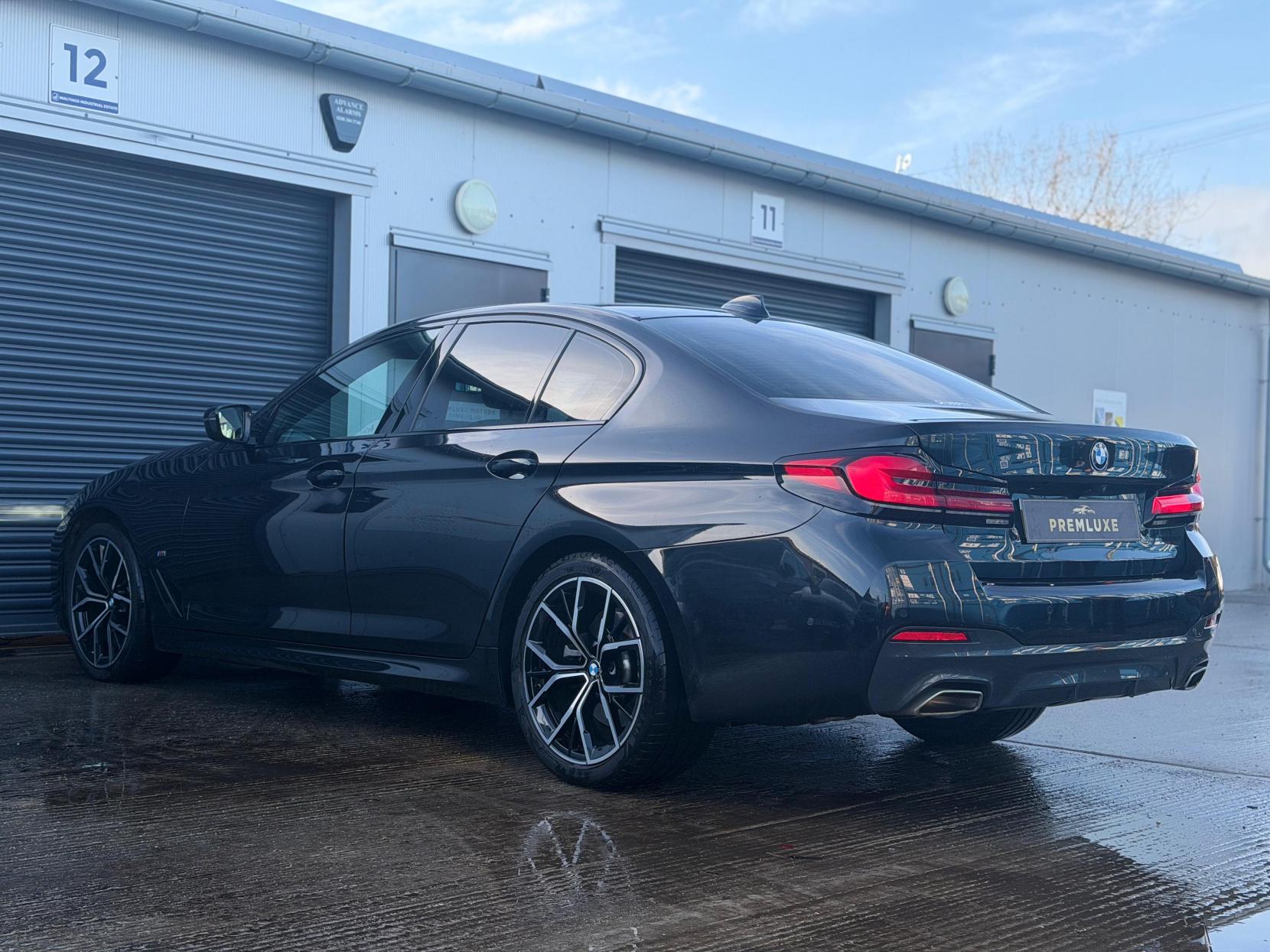 BMW 5 Series 2.0 520i MHT M Sport Saloon 4dr Petrol Hybrid Steptronic Euro 6 (s/s) (184 ps)