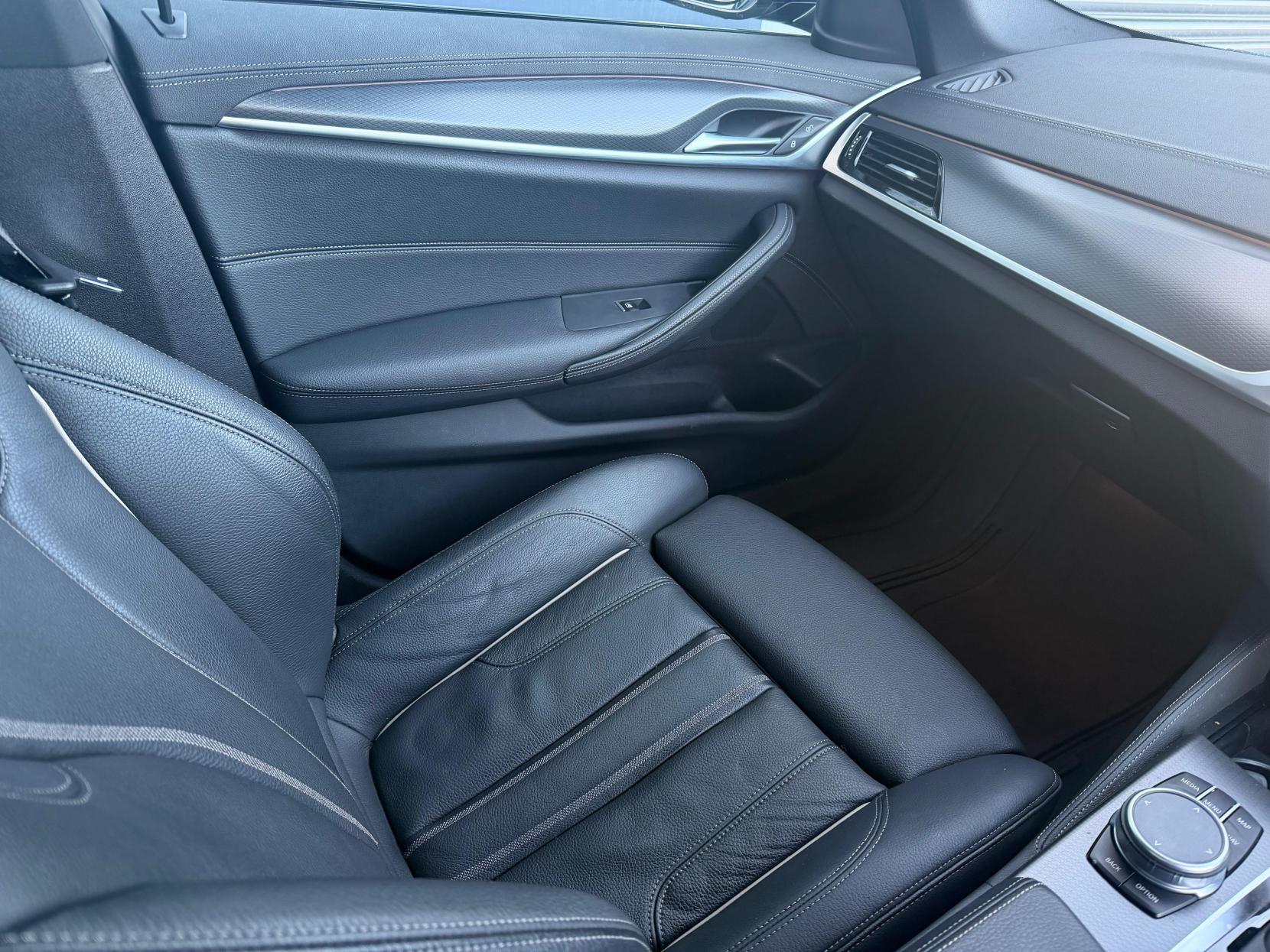 BMW 5 Series 2.0 520i MHT M Sport Saloon 4dr Petrol Hybrid Steptronic Euro 6 (s/s) (184 ps)