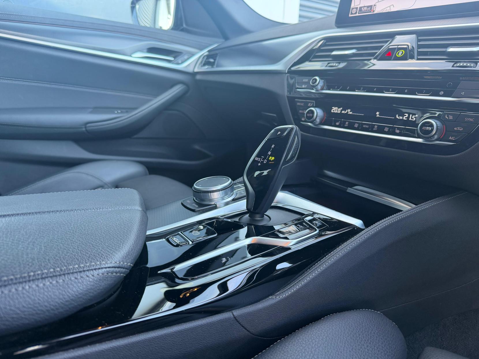 BMW 5 Series 2.0 520i MHT M Sport Saloon 4dr Petrol Hybrid Steptronic Euro 6 (s/s) (184 ps)