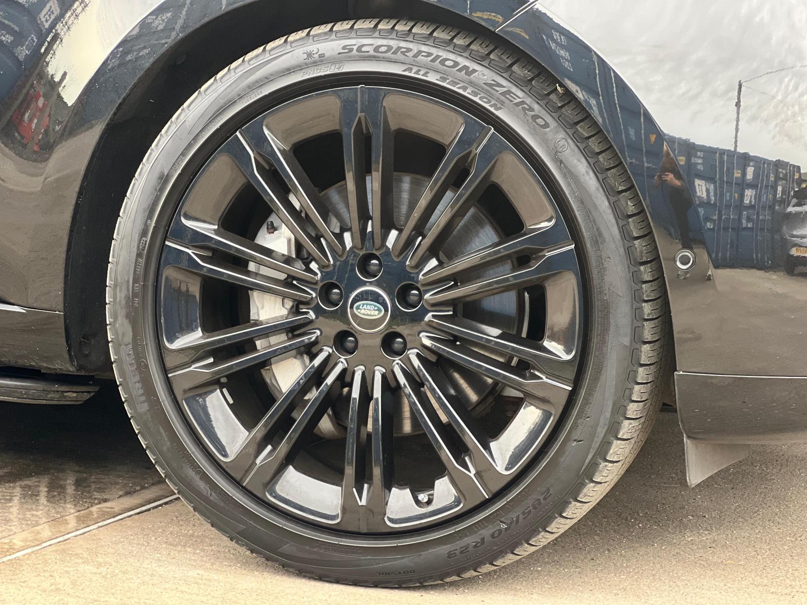 Land Rover Range Rover 3.0 P400 MHEV SE SUV 5dr Petrol Auto 4WD Euro 6 (s/s) (400 ps)