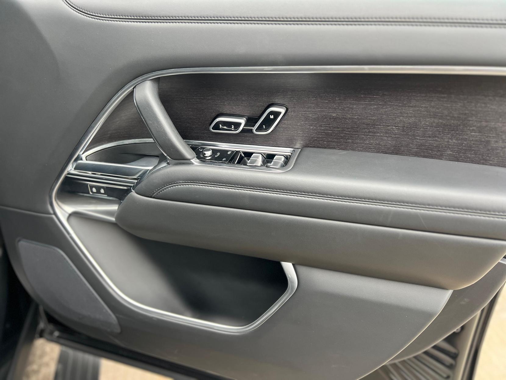 Land Rover Range Rover 3.0 P400 MHEV SE SUV 5dr Petrol Auto 4WD Euro 6 (s/s) (400 ps)