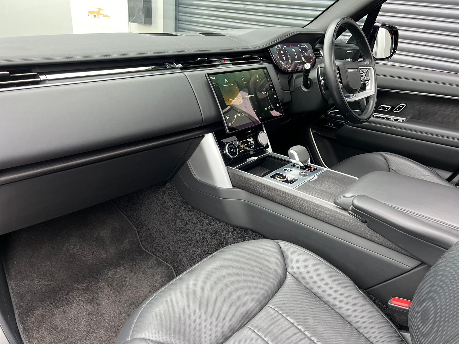 Land Rover Range Rover 3.0 P400 MHEV SE SUV 5dr Petrol Auto 4WD Euro 6 (s/s) (400 ps)