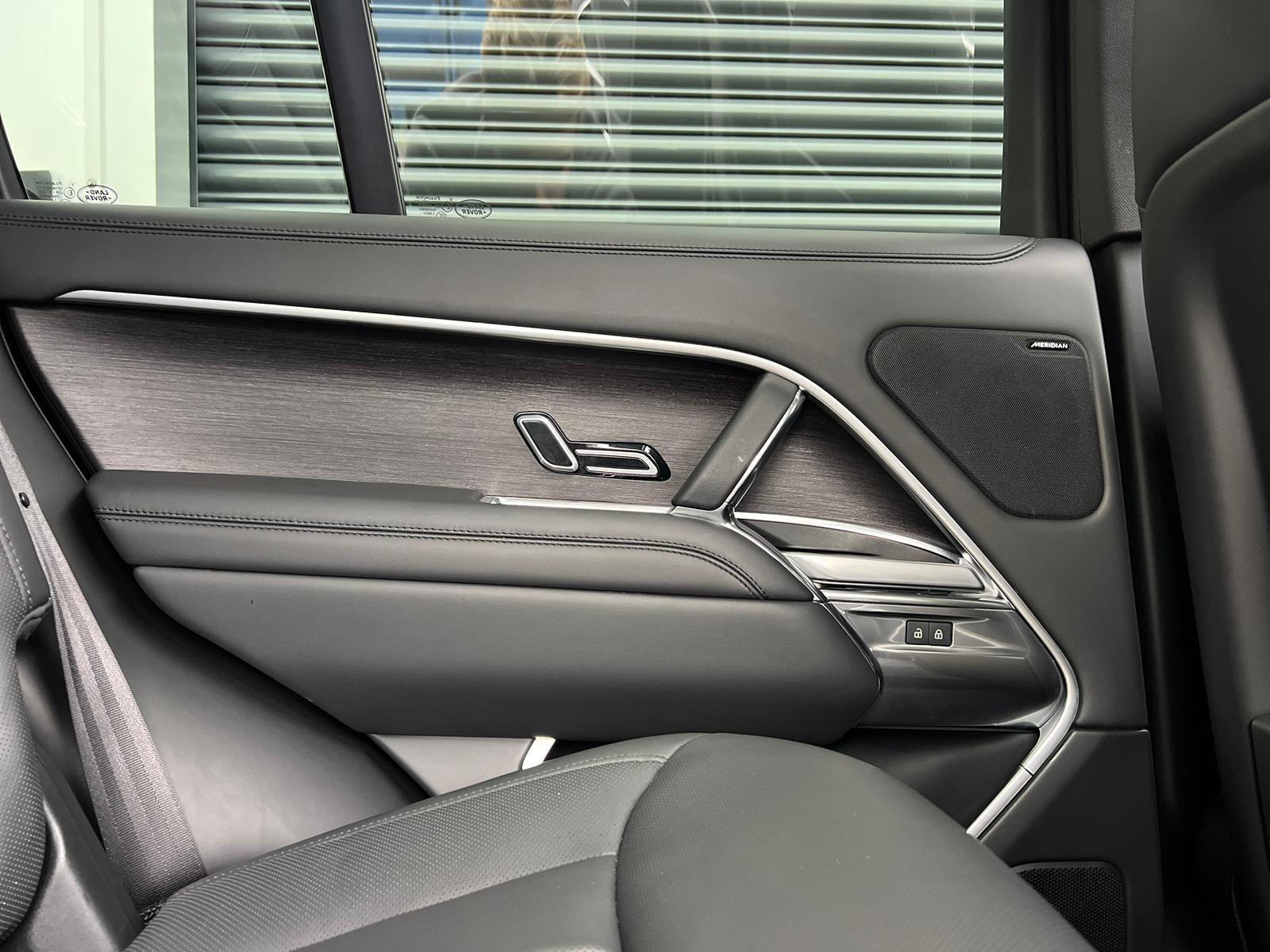 Land Rover Range Rover 3.0 P400 MHEV SE SUV 5dr Petrol Auto 4WD Euro 6 (s/s) (400 ps)