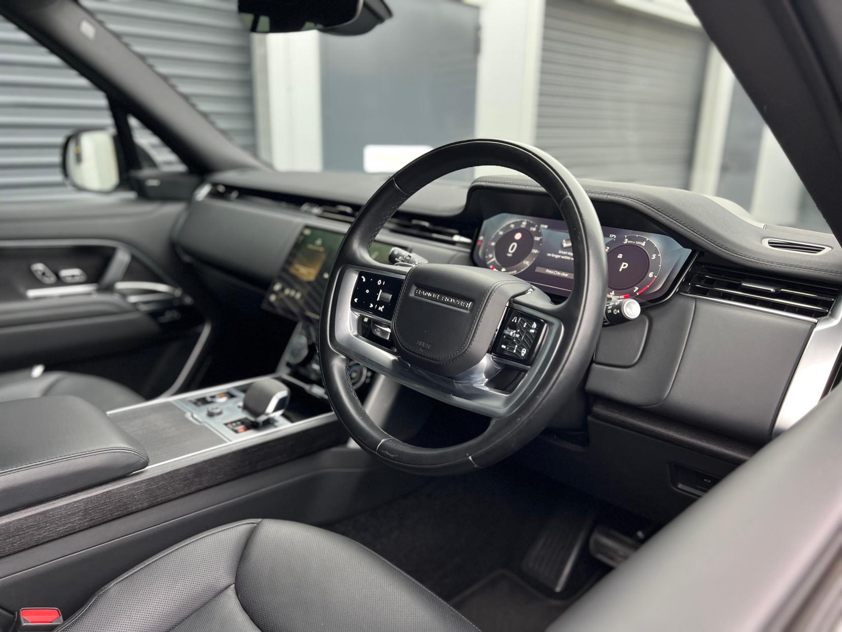 Land Rover Range Rover 3.0 P400 MHEV SE SUV 5dr Petrol Auto 4WD Euro 6 (s/s) (400 ps)