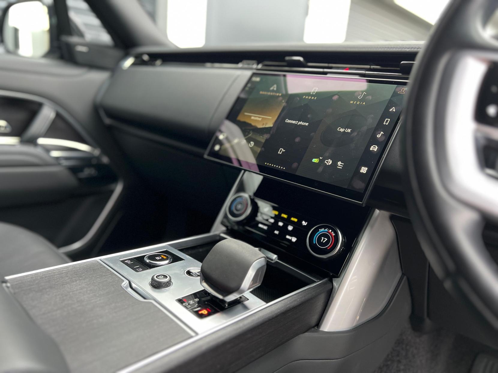 Land Rover Range Rover 3.0 P400 MHEV SE SUV 5dr Petrol Auto 4WD Euro 6 (s/s) (400 ps)