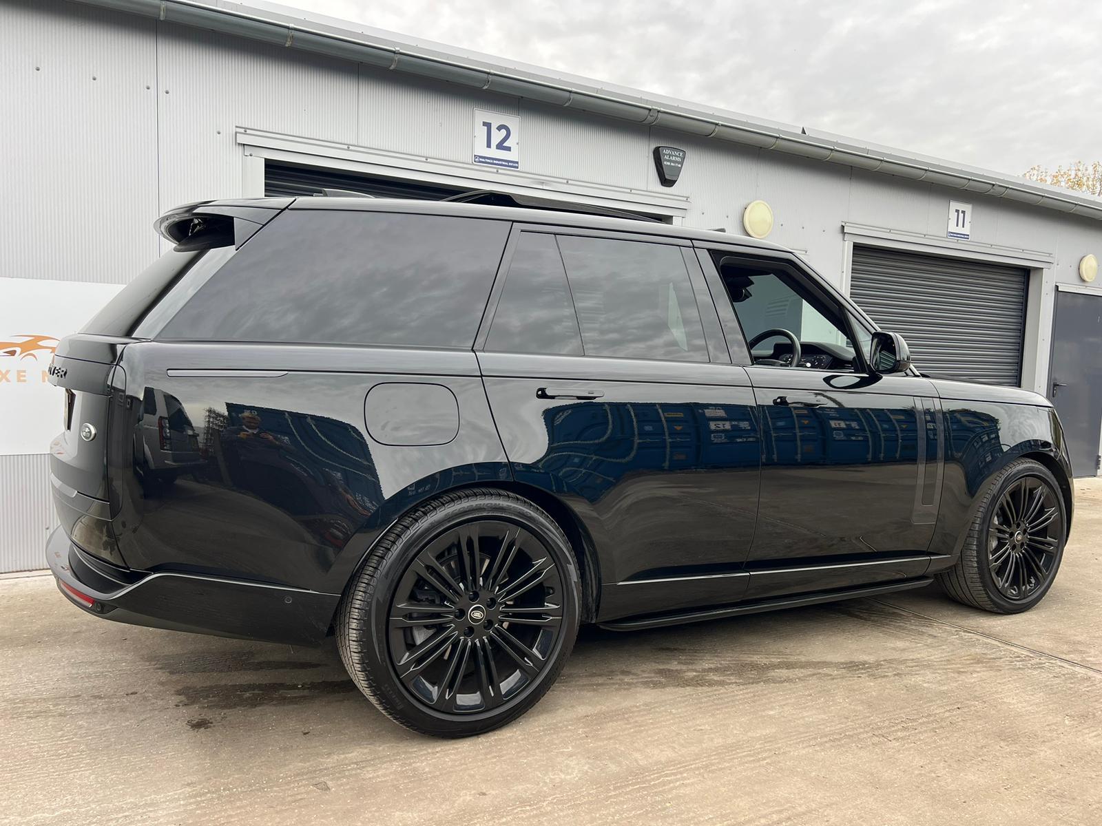 Land Rover Range Rover 3.0 P400 MHEV SE SUV 5dr Petrol Auto 4WD Euro 6 (s/s) (400 ps)