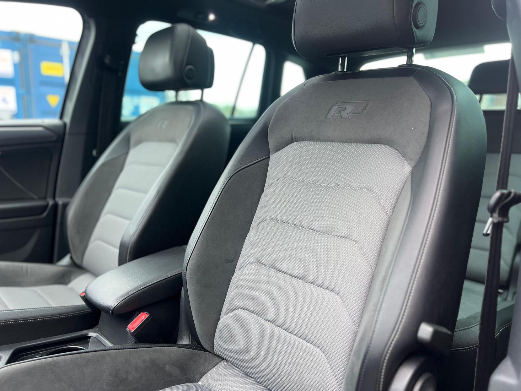 Volkswagen Tiguan 2.0 TDI R-Line SUV 5dr Diesel DSG 4Motion Euro 6 (s/s) (150 ps)