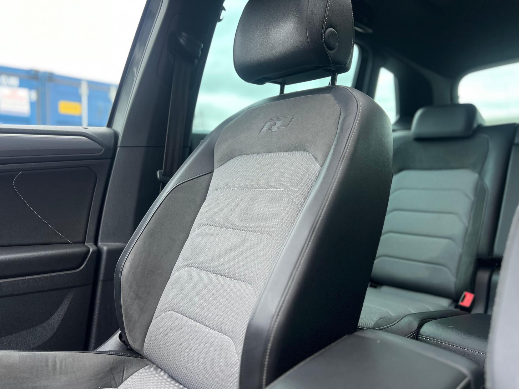 Volkswagen Tiguan 2.0 TDI R-Line SUV 5dr Diesel DSG 4Motion Euro 6 (s/s) (150 ps)