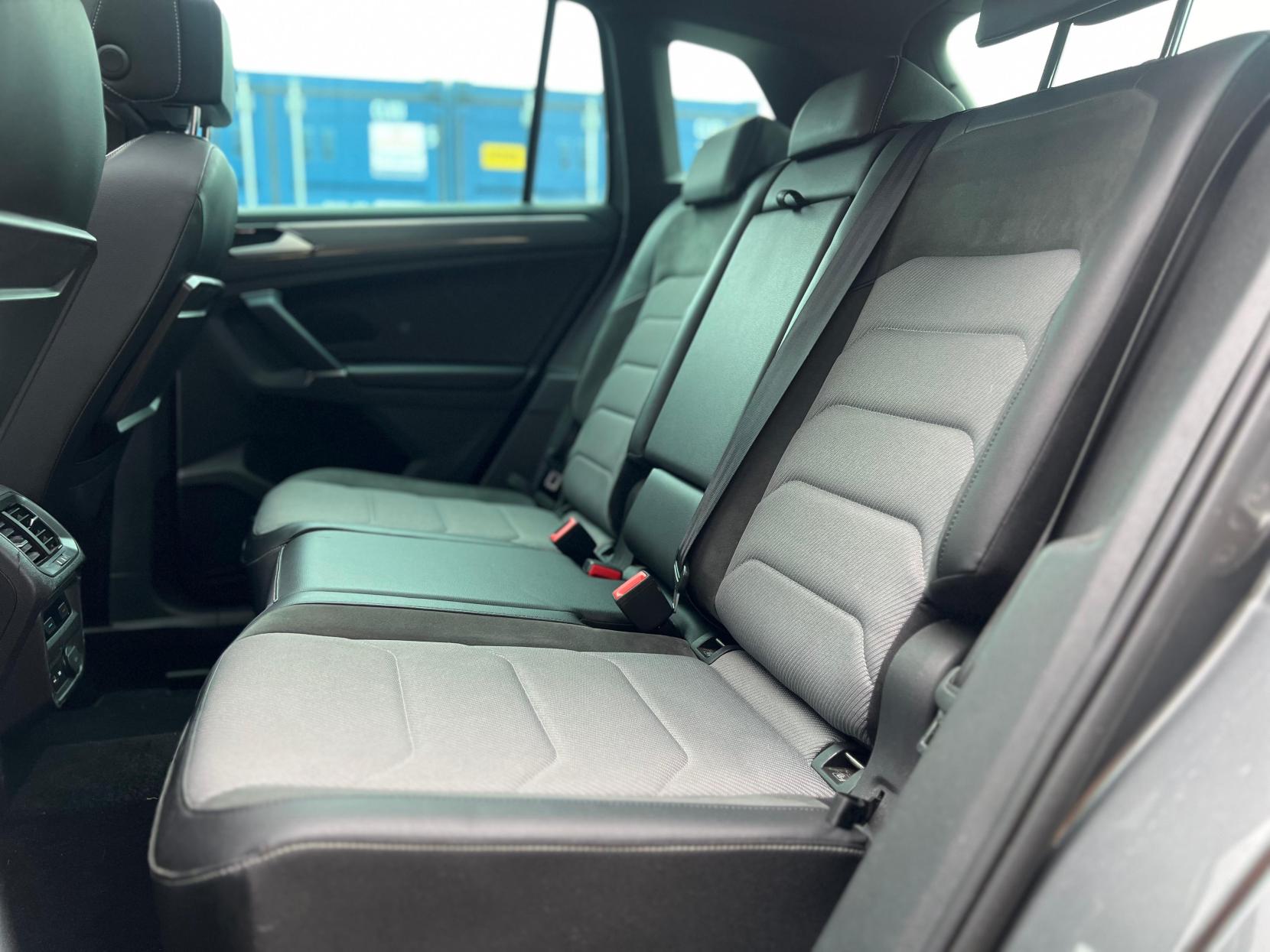 Volkswagen Tiguan 2.0 TDI R-Line SUV 5dr Diesel DSG 4Motion Euro 6 (s/s) (150 ps)